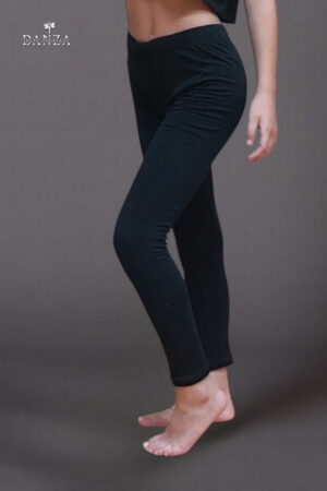 Pantalone danza e fitness modello fuseaux