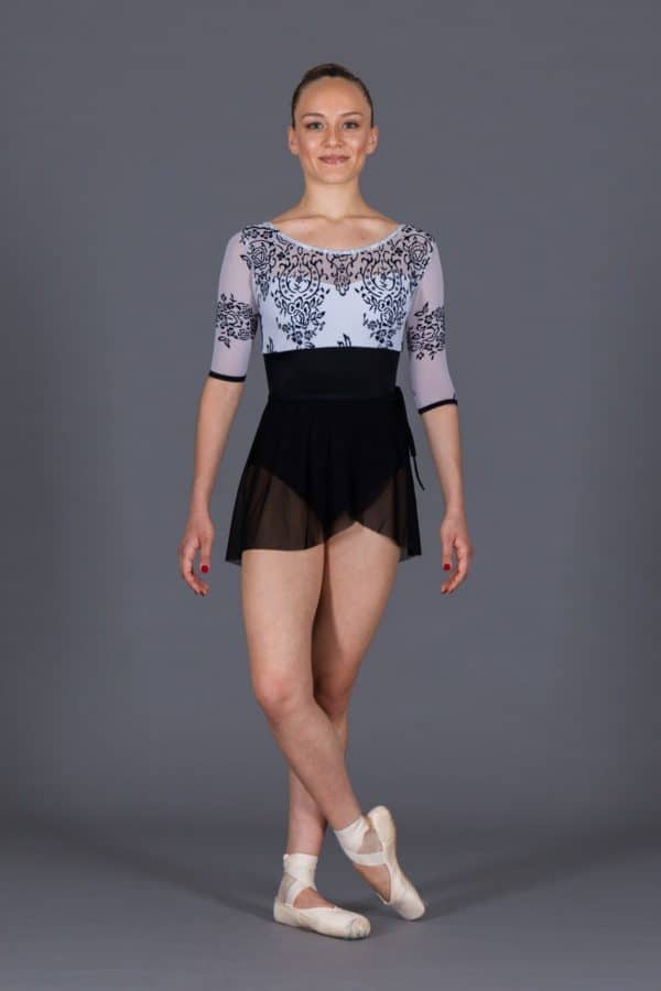 Dance leotard sleeves to the elbow and with round neckline